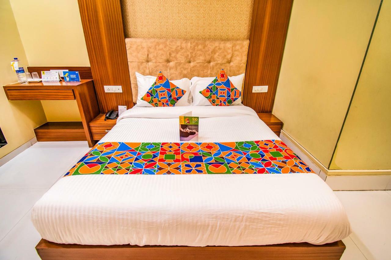 Seven Hills Hotell Mumbai Exteriör bild